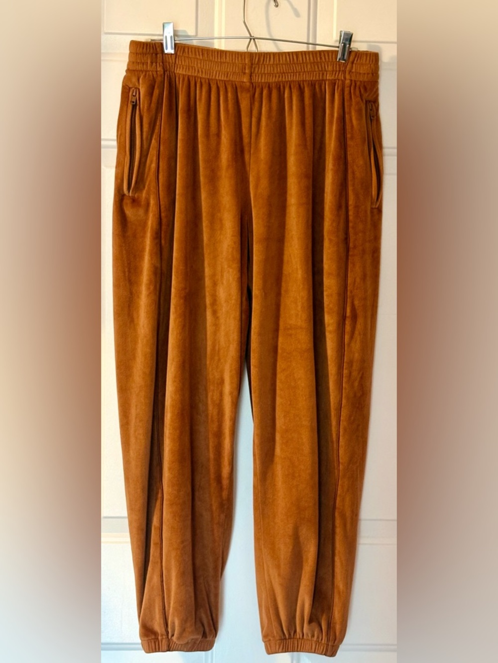 Skims Classic Velour Joggers Copper Colored Women’s size Medium